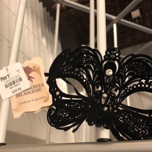 Black Seductive Mask great for parties!